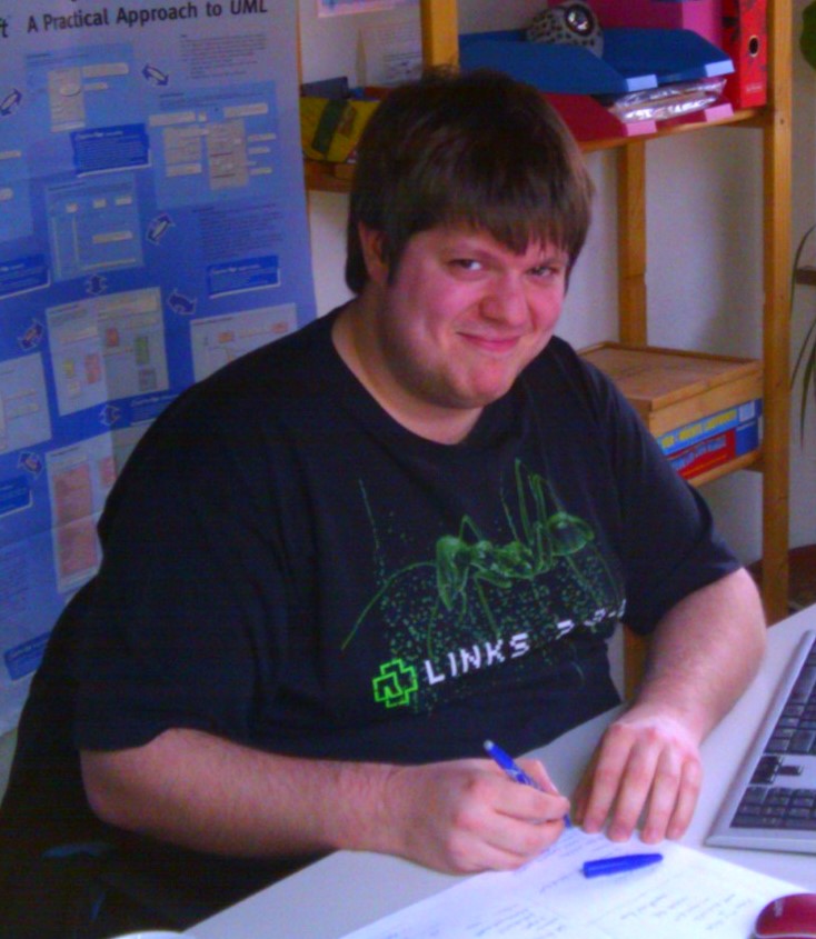 Praktikant Jens Niedermeier am Arbeitsplatz